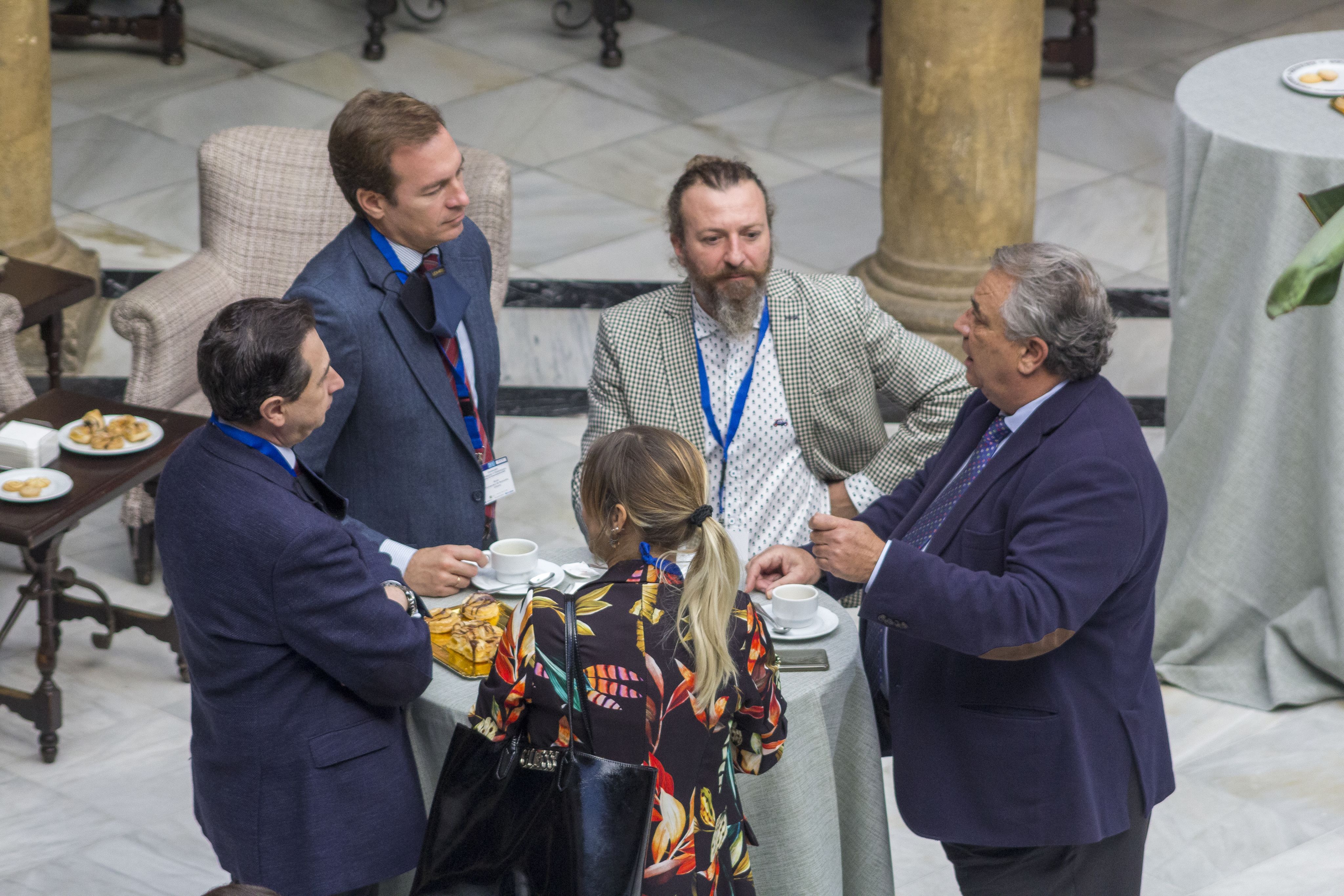 Desayuno en el patio del Real Círculo de la Amistad